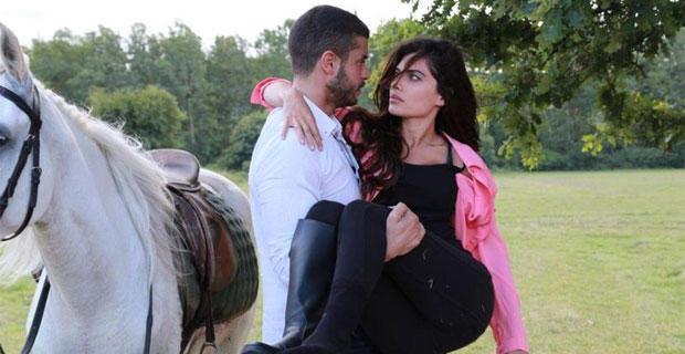 Arkadaşım Burak Özçivit'in fiziksel cazibe yönünden, bu adamdan çekici olduğunu savunuyor, ben tersini düşünüyorum. Ne diyorsunuz?