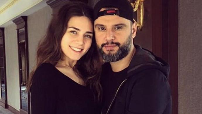 Buse Varol kına gecesi için hamam kapatıyor! Son trend, hamamda kına gecesini nasıl buluyorsunuz, siz tercih eder misiniz?