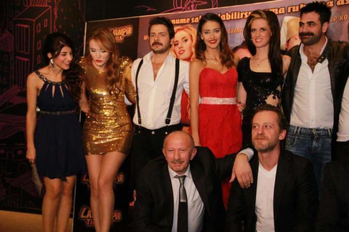 Sizce hangisi kabadayı, maço erkek rolleri için daha uygun beden diline sahip? Alp Korkmaz mı yoksa Berk Oktay mı?