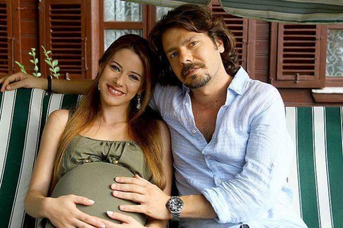 Sizce hangisi kabadayı, maço erkek rolleri için daha uygun beden diline sahip? Alp Korkmaz mı yoksa Berk Oktay mı?