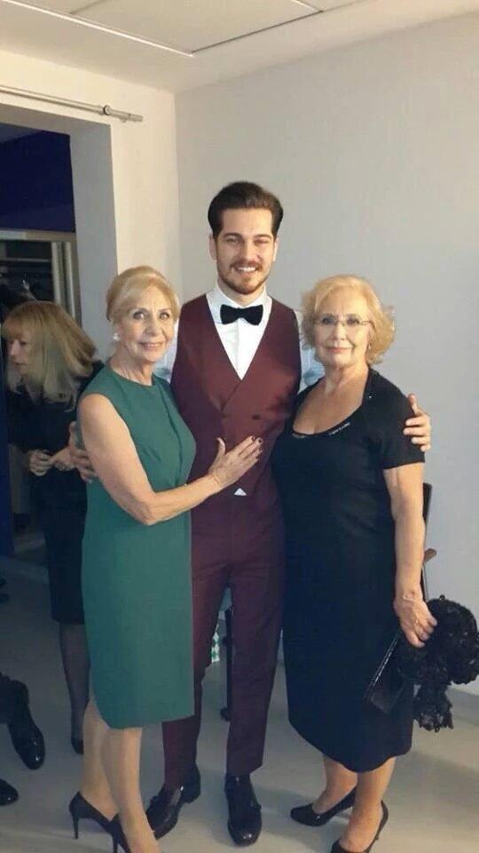 En son İçerde dizisinde izlediğimiz yakışıklı aktör Çağatay Ulusoy'a, listedeki fotoğraflara bakınca hangi lakabı takarsın?😁?
