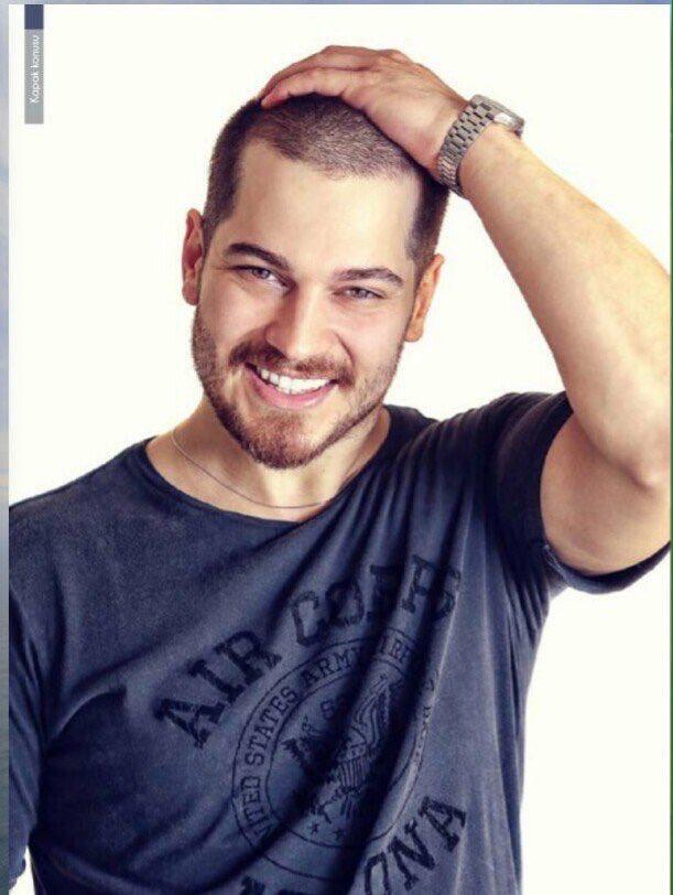 En son İçerde dizisinde izlediğimiz yakışıklı aktör Çağatay Ulusoy'a, listedeki fotoğraflara bakınca hangi lakabı takarsın?😁?