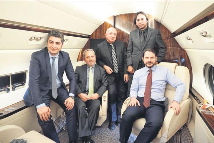 Parlamentomuzun son 30 yılda gördüğü en çekici erkek Berat Albayrak'ta hangisi daha baskın?