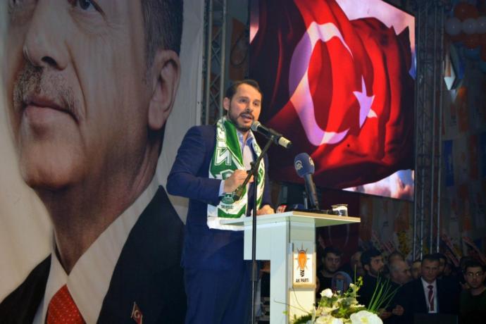 Parlamentomuzun son 30 yılda gördüğü en çekici erkek Berat Albayrak'ta hangisi daha baskın?