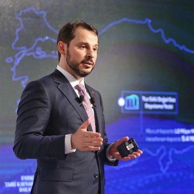 Parlamentomuzun son 30 yılda gördüğü en çekici erkek Berat Albayrak'ta hangisi daha baskın?