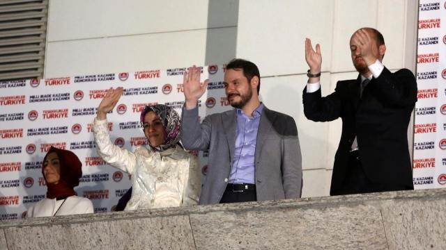 Parlamentomuzun son 30 yılda gördüğü en çekici erkek Berat Albayrak'ta hangisi daha baskın?