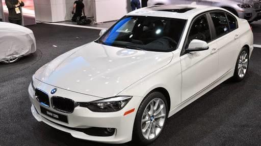 Kızlar, Araba Sevginiz var mı Mercedes mi Bmw mi Hangisi size daha güzel geliyor?