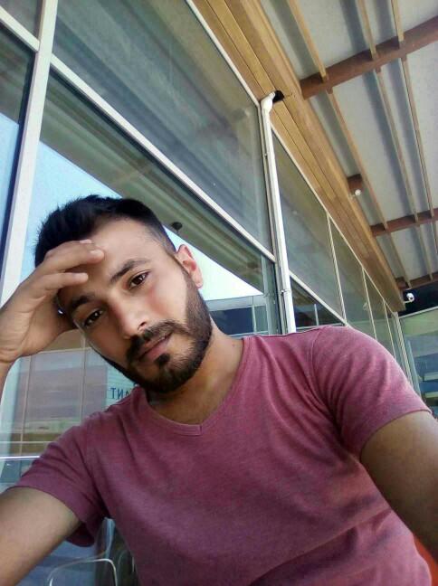 Sakallı erkek mi yoksa sakalsız mı?