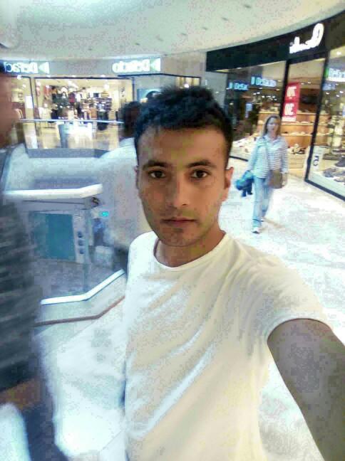 Sakallı erkek mi yoksa sakalsız mı?