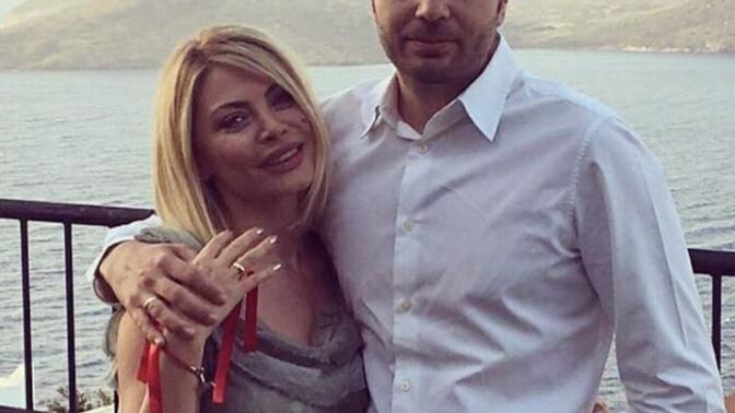 Seray Sever oğlu yaşında Eray Sünbülle nişanlandı hadi onu anladıkta, seray teyze nişanında neden iç çamaşırı giymemiş?