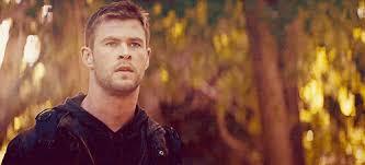 Kıvanç Tatlıtuğ mu Chris Hemsworth mu daha yakışıklı?