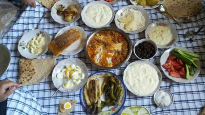 Yer sofrası mı yoksa masa sofrası mı tercih edersiniz?