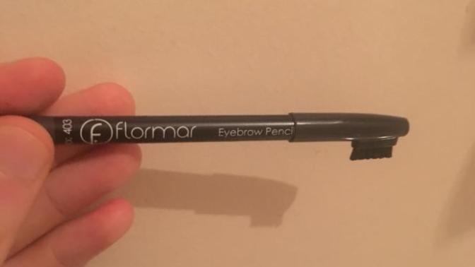 Flormar 403 kaş kalemini kullanan var mı?