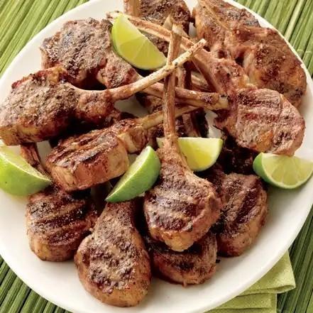 Karışık kebab mı? Pirzola mı? Köpüklü ayran mı? Buz gibi soğuk Cola Cola mı?