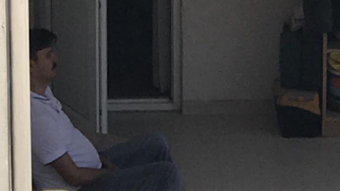 Pablo escobar bizim karşı balkonda mı oturuyor (Resimli) ?