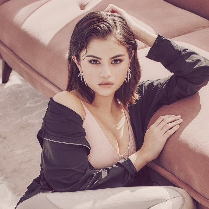 Ya selena gomez çok güzel değil mi?