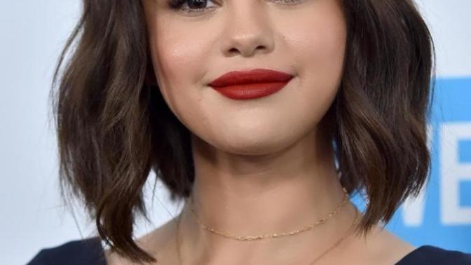 Ya selena gomez çok güzel değil mi?