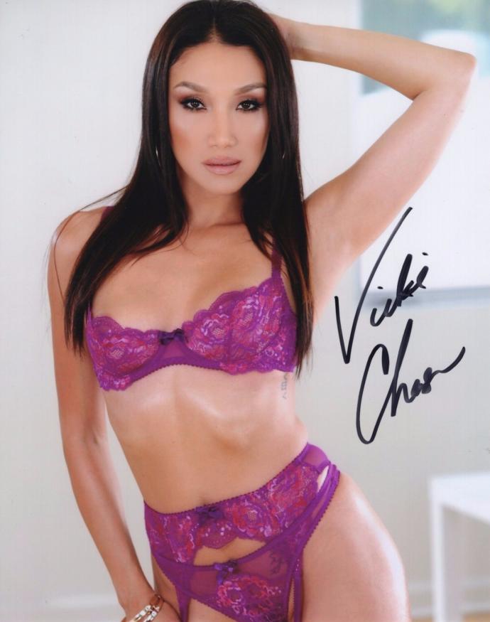Adriana Chechik Katrina Jade Vicki Chase Nicolette Shea Aletta Ocean ve diğerleri. Sizce hangi yıldız?