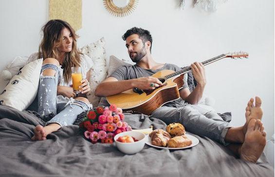 O iki sözcüğü kullanmadan ''seni seviyorum'' nasıl dersiniz?