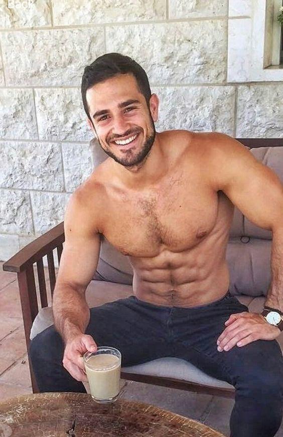 Sexy erkek oturuşu diye bir şey var mı?