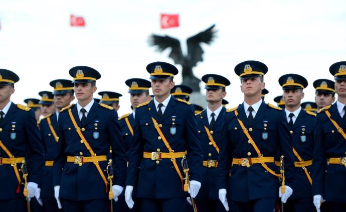 Subay mı daha havalı savcı mı sizce?