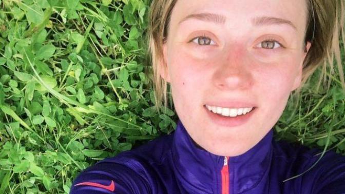 Gizem Karaca yüzünün makyajsız halini paylaştı ! Makyajsız hali sizce güzel mi?