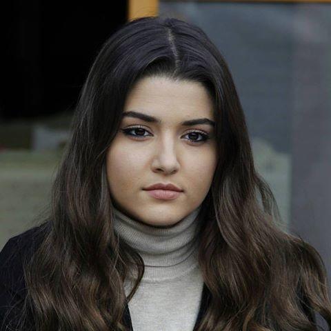 Yabancı arkadaşlarım Hande Erçel'i beğeniyor Aleyna Tilki'yi beğenmiyor neden?