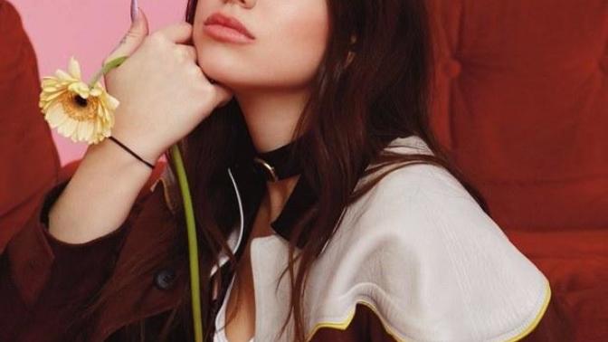 Dua Lipa çok güzel değil mi?
