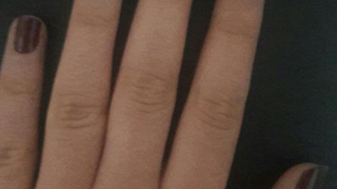 Sevgilimin elleri ve oje rengi guzel mi arkadaslar size sordurtuyor😂?