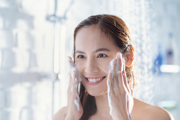 Nivea yüz yıkama köpüğü kullananlar var mı? Yorumları nasıl?