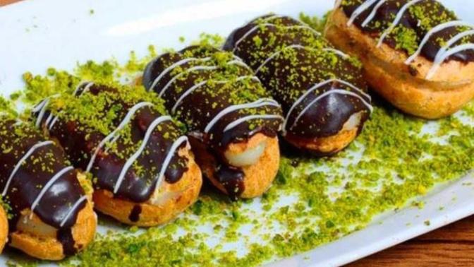 Çayın yanında ekler mi daha iyi gider yoksa profiterol mu?