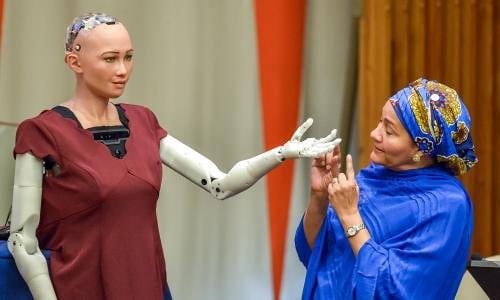 Eğer akıllı robot sofia' ya seni kim yarattı? dersek ne cevap verir?
