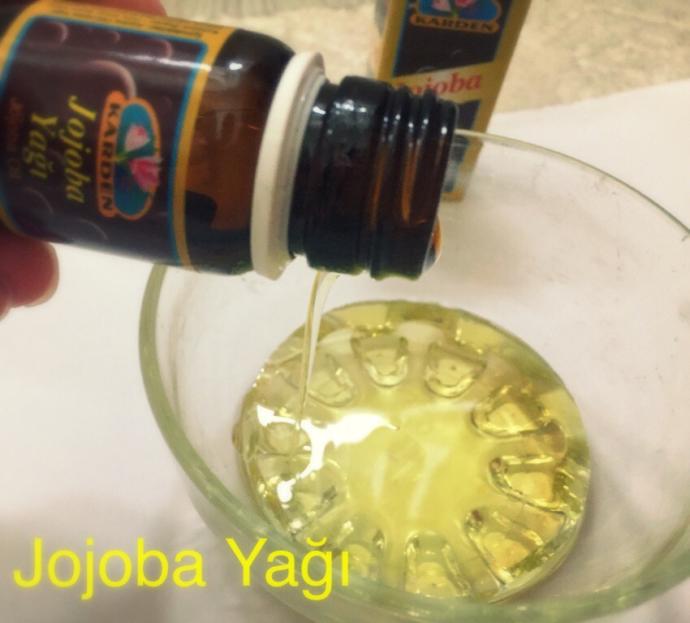 Bugün pazar ve benim saç bakım günüm, yaptığım yağlı karışımı siz de saçınıza uygulamak ister misiniz?