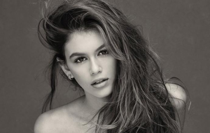 16 yaşında yılın seksi modeli ödülünü alan kız hakkında düşünceleriniz ne?