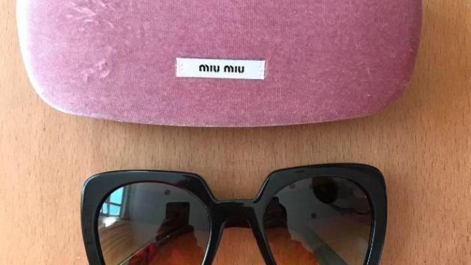 İkinci el Miu Miu gözlük alacağım sizce hangisi?
