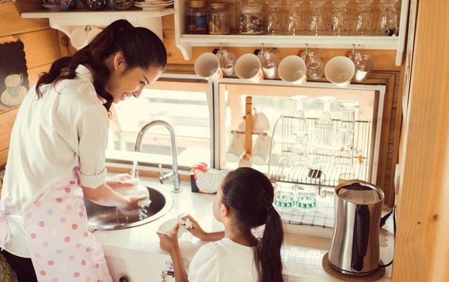 Bulaşıkları elde yıkamak mı daha sağlıklı yoksa makinede yıkamak mı?