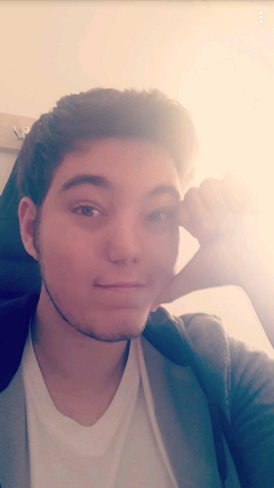 Kim daha tarz/yakışıklı? Tom mu, Johnny mi, Chris mi, Benedict mi, Antonio mu??