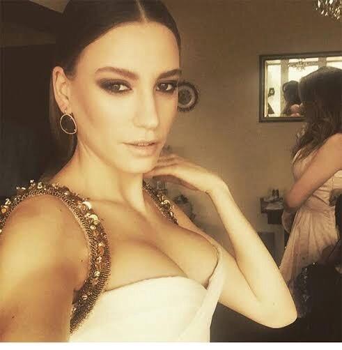 Serenay Sarıkaya mı Büşra Develi mi?