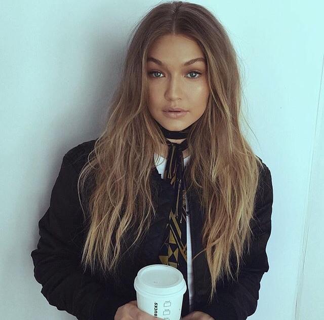 Sizce en güzeli hangisi? Gigi Hadid mi, Barbara Palvin mi?