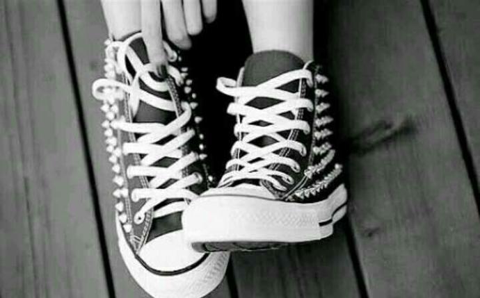 Hâlâ converse giyen birisi rüküş müdür?