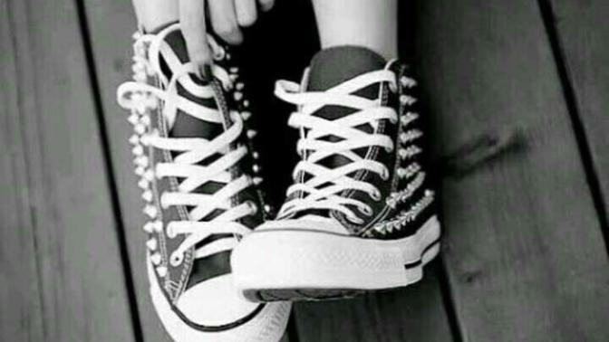 Hâlâ converse giyen birisi rüküş müdür?