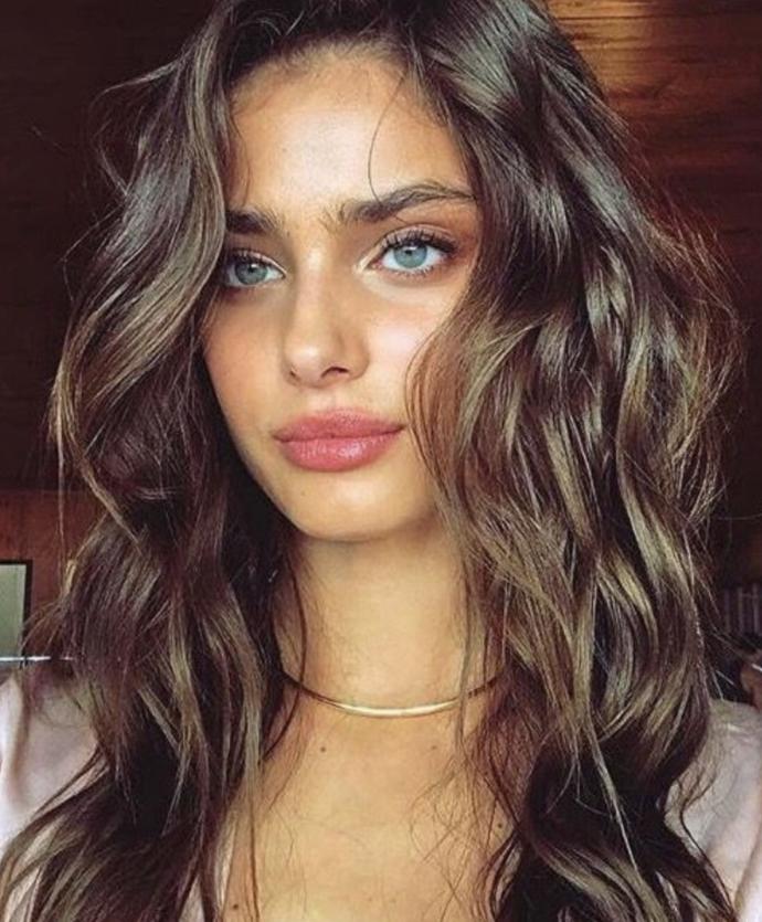 Model Taylor Hill sizce güzel mi?