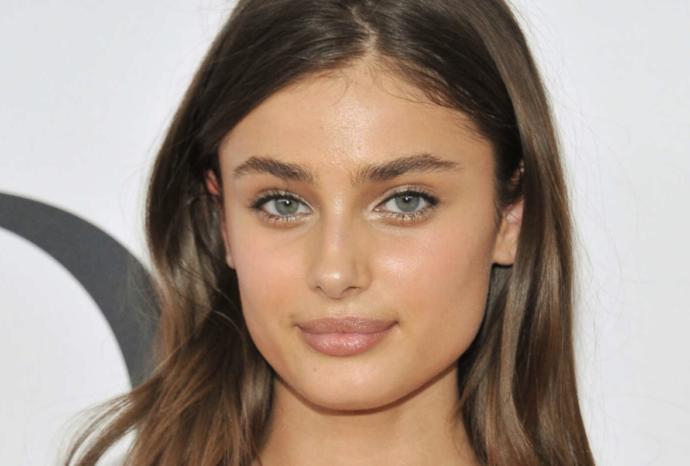 Model Taylor Hill sizce güzel mi?