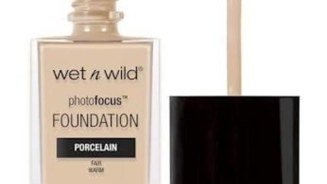 Wet n wild photo focus fondöten kullanan var mı?