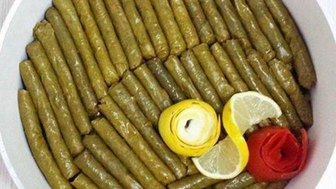 Şimdi şöyle bir mesele var 😜Bol köpüklü Türk kahvesi yapan kız mı, kalem gibi sarma yapan kız mı hangisi makbul?😄?
