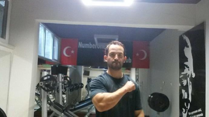 MMA dövüşçüsü boksörü döver mi?