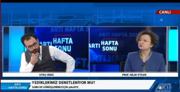 Sunucu Utku Zırığ ses tonu, bakışları ve beden dili yönünden çok çekici, yakışıklı değil ama dikkat çeken cazibesi var. Sizce?