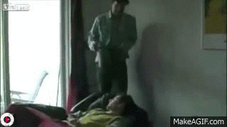 Uykusu ağır olan bir insanı nasıl uyandırırsınız?