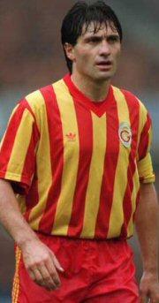 Galatasaray'ın ''sarı-kırmızı'' renklerinin tonu neden zaman içinde değişti? Sizce hangi versiyonu daha iyi?