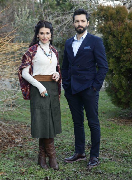 Bu adam, meslektaşı Kıvanç Tatlıtuğ'dan daha çekici. Kıvanç çok yakışıklı ama karizma, maskülenlik ve sempatide daha zayıf. Sizce?